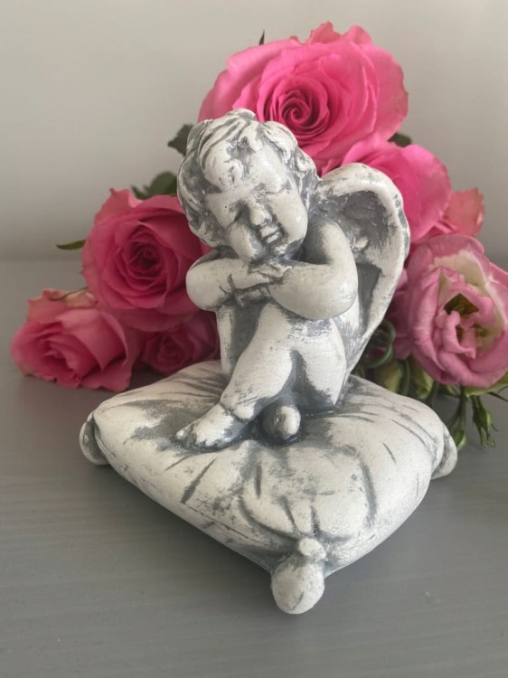ANIOŁ aniołek figurka rzeźba mały SZARY