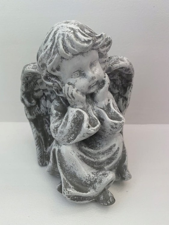 ANIOŁ aniołek figurka rzeźba ŚREDNI SZARY