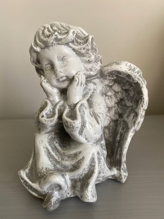 ANIOŁ aniołek figurka rzeźba ŚREDNI SZARY