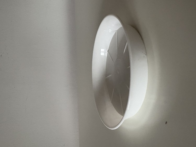 Podstawka pod doniczki plastikowa biała 17cm DNP