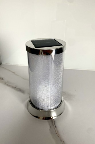 Znicz solarny srebrny biały odcień zimny znicz cmentarny