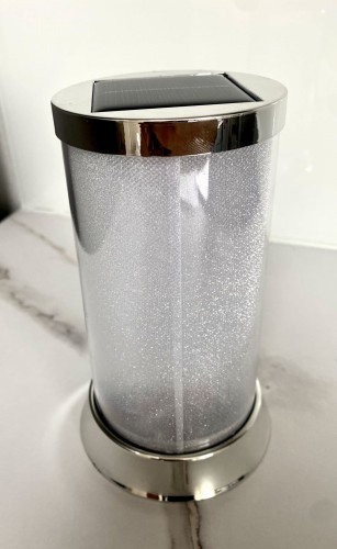 Znicz solarny srebrny biały odcień zimny znicz cmentarny