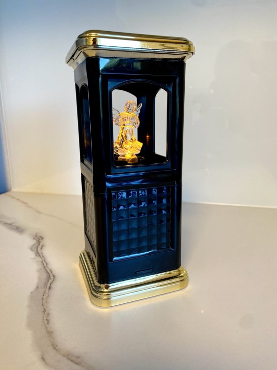 Elegancki czarno złoty znicz solarny elektryczny z aniołkiem na grób