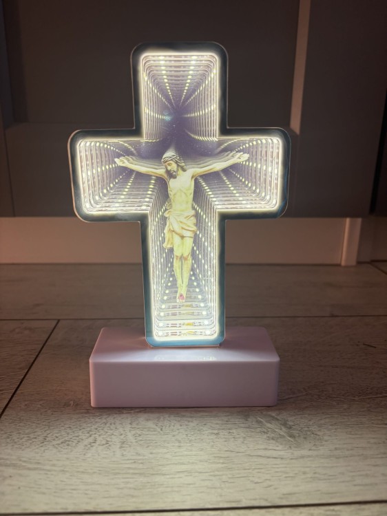 Znicz elektryczny LED Krzyż 3D LUSTRZANY biały efektowny