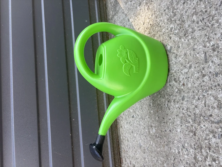 KONEWKA ogrodowa do podlewania kwiatów plastikowa 1,5L-2L